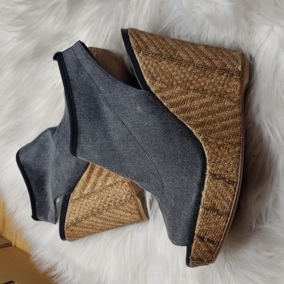 Stuart Weitzman Glover Stretch Wedge Sandal, Gray Denim 9 - Picture 10 of 14
